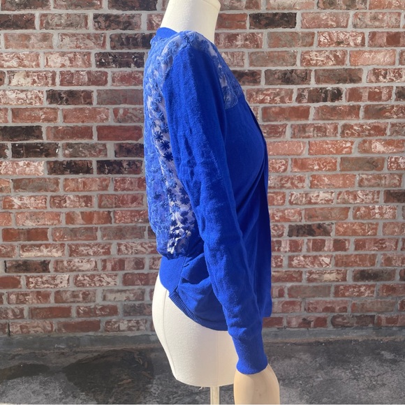 Blue cardigan with a sheer floral lace back and shoulders / approx S/M / EUC - Picture 7 of 9